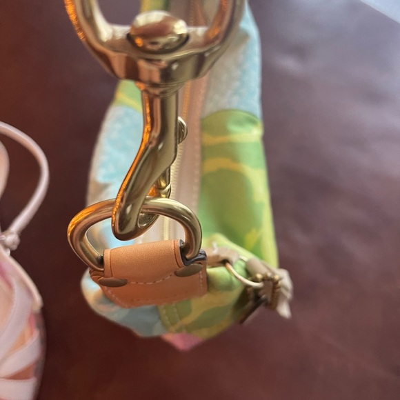 Coach - Picture 10 of 16